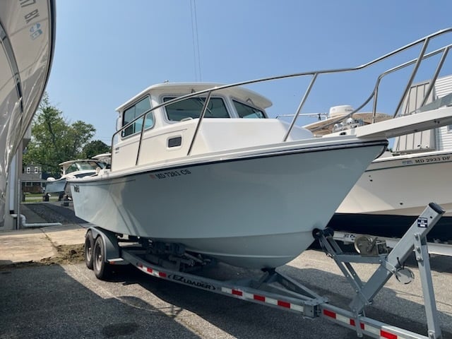 2017 Parker 2520 XL Sport Cabin